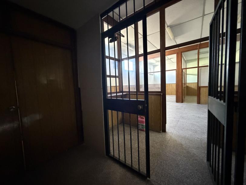 OFICINAS CON DEPOSITO ESQ REYLES Y GRAL FLORES-3