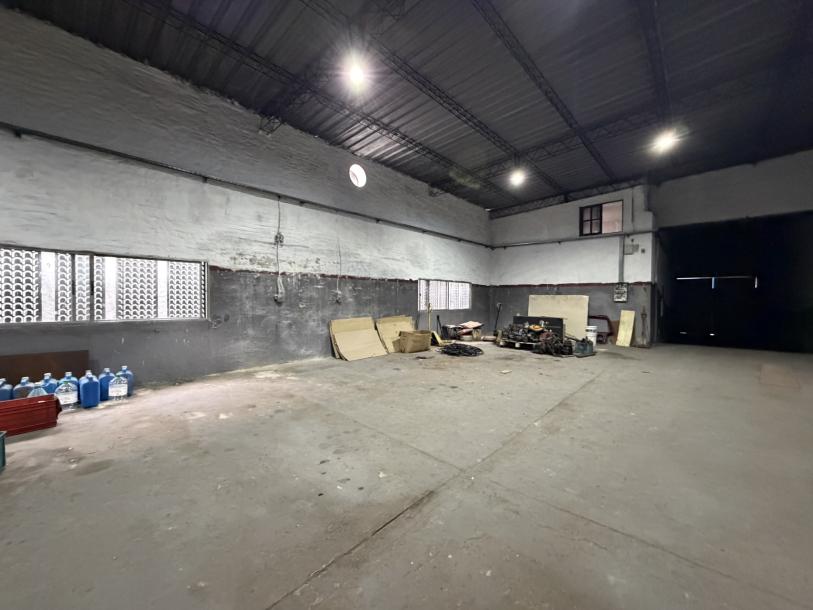 SAN MARTIN Y C. REYLES - 600M2 CONSTRUIDOS - ENTRADA CAMIONES-3