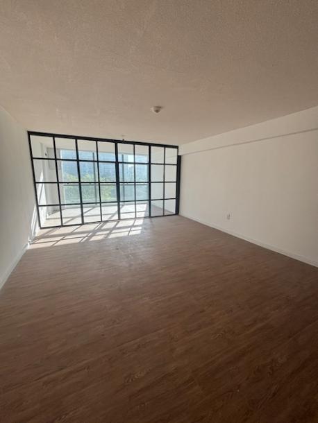 RIO  NEGRO Y 18 A ESTRENAR FRENTE A PLAZA "DEL ENTREVERO" C/GARAGE-5