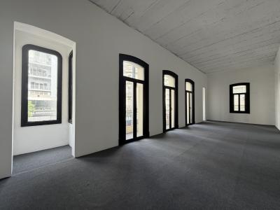 VAZQUEZ Y AV. 18 DE JULIO - 642m2 EN EMBLEMATICO EDIFICIO ESQUINERO