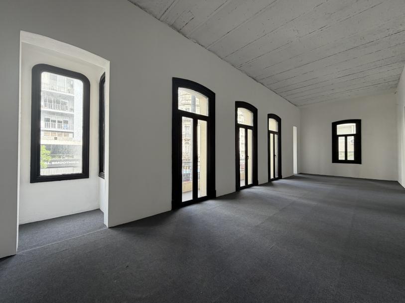 VAZQUEZ Y AV. 18 DE JULIO - 642m2 EN EMBLEMATICO EDIFICIO ESQUINERO-5