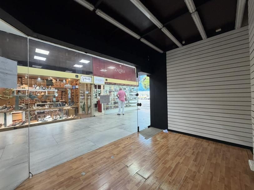 18 Y J. HERRERA Y OBES GALERIA CRISTAL 8m2-5