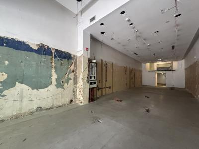 Av. 18 De Julio Y Convencion - 180m2