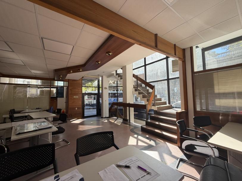 RIO BRANCO Y COLONIA - MUY BUEN LOCAL ESQUINA 300m2 EN 3 PLANTAS-6