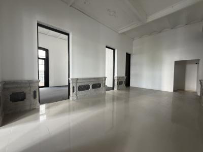 VAZQUEZ Y AV. 18 DE JULIO - 642m2 EN EMBLEMATICO EDIFICIO ESQUINERO