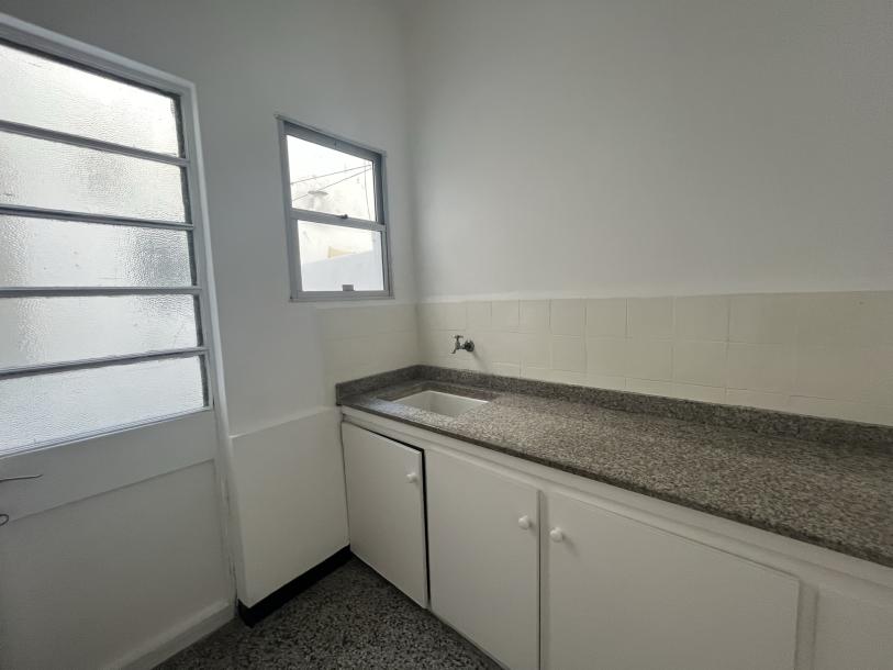 FRANCISCO LLAMBÍ PROX AV. RIVERA - 1 DORM - 1º POR ESCALERA-5