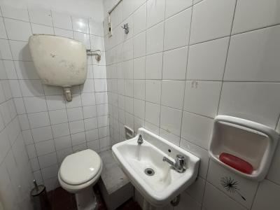 BARREIRO Y BERRO - 26M2 C/BAÑO Y KITCHENETTE