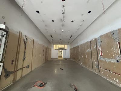 Av. 18 De Julio Y Convencion - 180m2