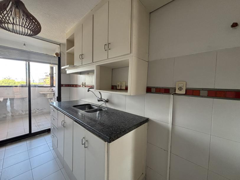 PRUDENCIO VAZQUEZ Y VEGA ESQ SARMIENTO - PISO ALTO 2D+2B+2GGE-7