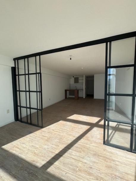 RIO  NEGRO Y 18 A ESTRENAR FRENTE A PLAZA "DEL ENTREVERO" C/GARAGE-7