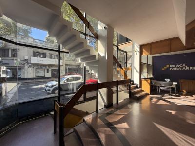 RIO BRANCO Y COLONIA - MUY BUEN LOCAL ESQUINA 300m2 EN 3 PLANTAS