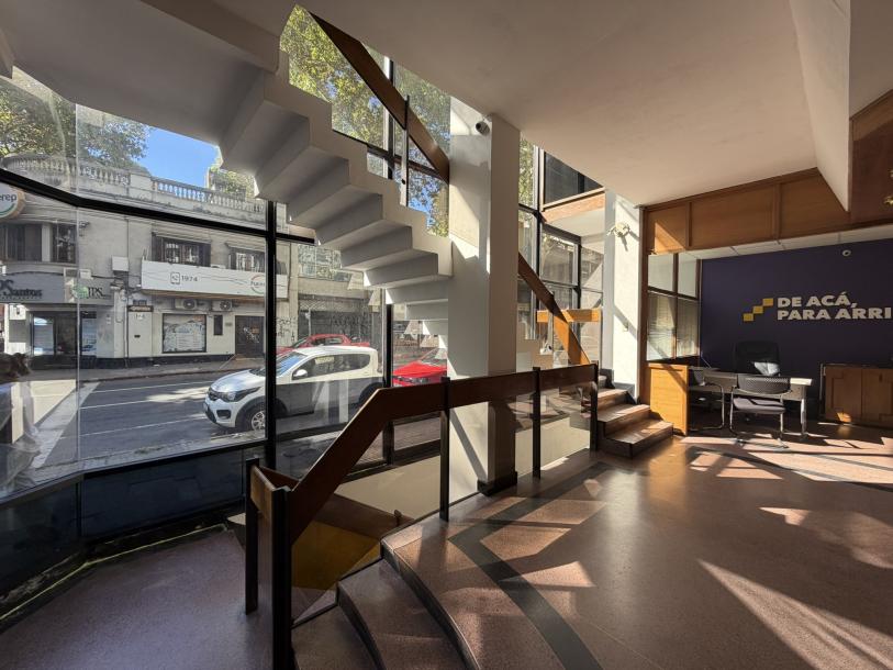 RIO BRANCO Y COLONIA - MUY BUEN LOCAL ESQUINA 300m2 EN 3 PLANTAS-7