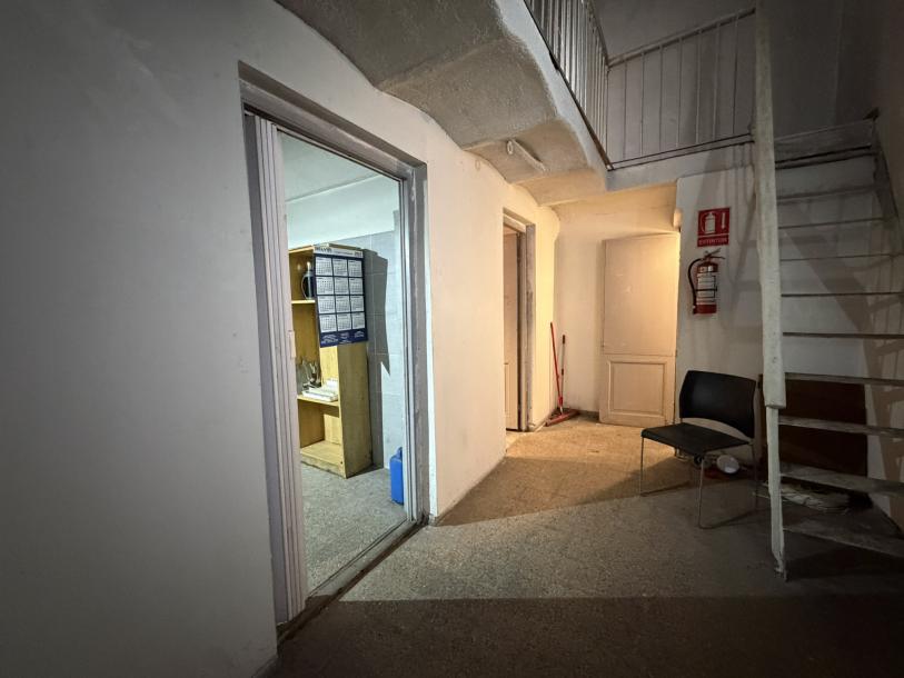 SAN MARTIN Y C. REYLES - 600M2 CONSTRUIDOS - ENTRADA CAMIONES-5