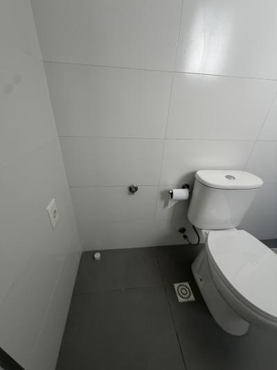 FRANCISCO LLAMBÍ PROX AV. RIVERA - 1 DORM - POR ESCALERA