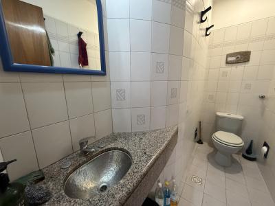 RIO BRANCO Y COLONIA - MUY BUEN LOCAL ESQUINA 300m2 EN 3 PLANTAS