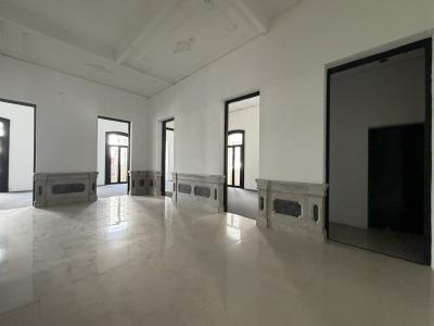 VAZQUEZ Y AV. 18 DE JULIO - 642m2 EN EMBLEMATICO EDIFICIO ESQUINERO