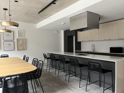 JACKSON Y CONSTITUYENTE  - MONOAMBIENTE - AMENITIES