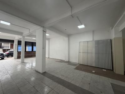 JUAN PAULLIER Y CANELONES 100m2 CON ACCESO VEHICULAR EN CORDÓN