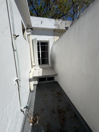 CARLOS DE LA VEGA Y B. RIQUET - 1 DORM C/PATIO