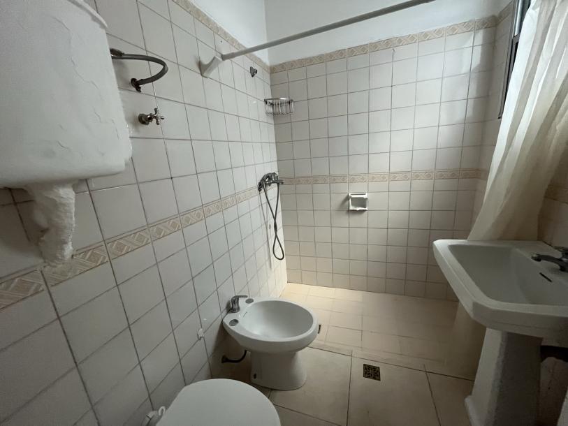 FRANCISCO LLAMBÍ PROX AV. RIVERA - 1 DORM - 1º POR ESCALERA-2