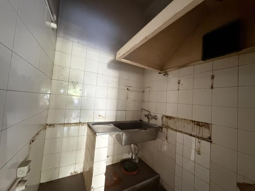 JUAN RAMON GOMEZ Y ESTERO BELLACO - LOCAL EN ESQUINA 123m2 EN 2 NIV-9