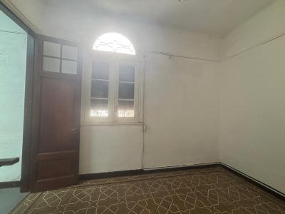 AGRACIADA Y PILAR COSTA - CASA DE ALTOS CON AMPLIA TERRAZA