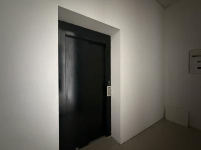 VAZQUEZ Y AV. 18 DE JULIO - 642m2 EN EMBLEMATICO EDIFICIO ESQUINERO