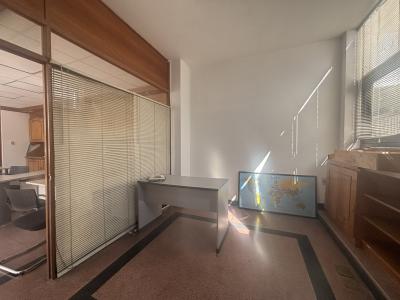 RIO BRANCO Y COLONIA - MUY BUEN LOCAL ESQUINA 300m2 EN 3 PLANTAS