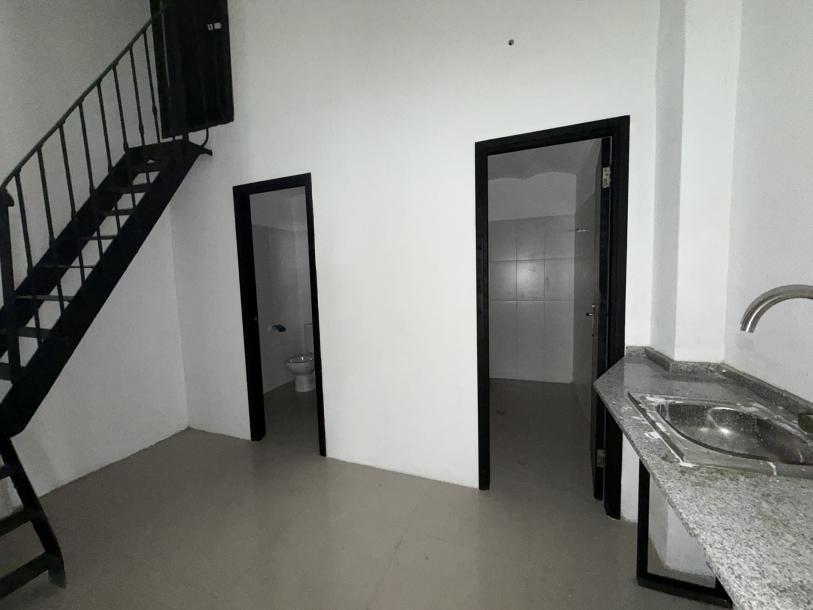 VAZQUEZ Y AV. 18 DE JULIO - 642m2 EN EMBLEMATICO EDIFICIO ESQUINERO-11