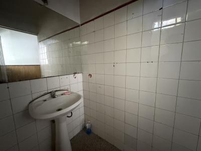 OFICINAS CON DEPOSITO ESQ REYLES Y GRAL FLORES