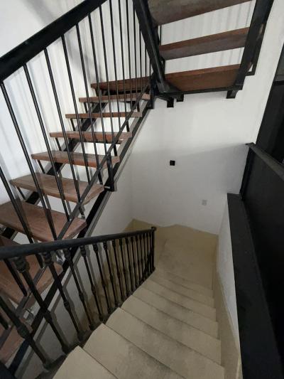 VAZQUEZ Y AV. 18 DE JULIO - 642m2 EN EMBLEMATICO EDIFICIO ESQUINERO