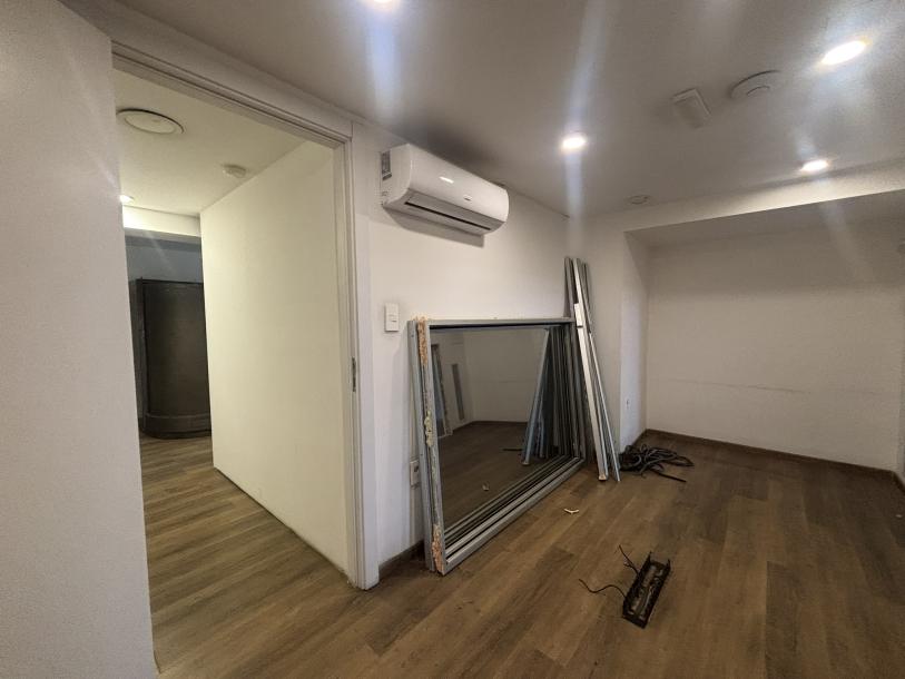 Av. 18 De Julio Y Convencion - 180m2-12
