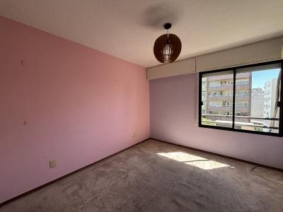 PRUDENCIO VAZQUEZ Y VEGA ESQ SARMIENTO - PISO ALTO 2D+2B+2GGE