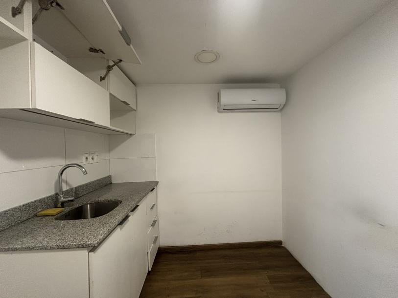 Av. 18 De Julio Y Convencion - 180m2-13