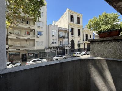 CONVENCION Y URUGUAY 1º POR ESCALERA AL FRENTE