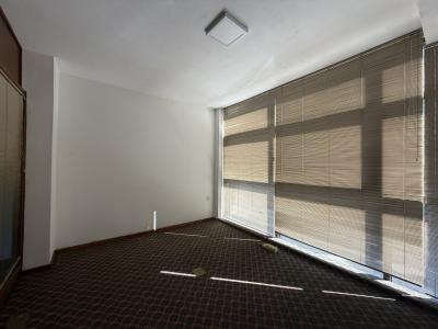 RIO BRANCO Y COLONIA - MUY BUEN LOCAL ESQUINA 300m2 EN 3 PLANTAS