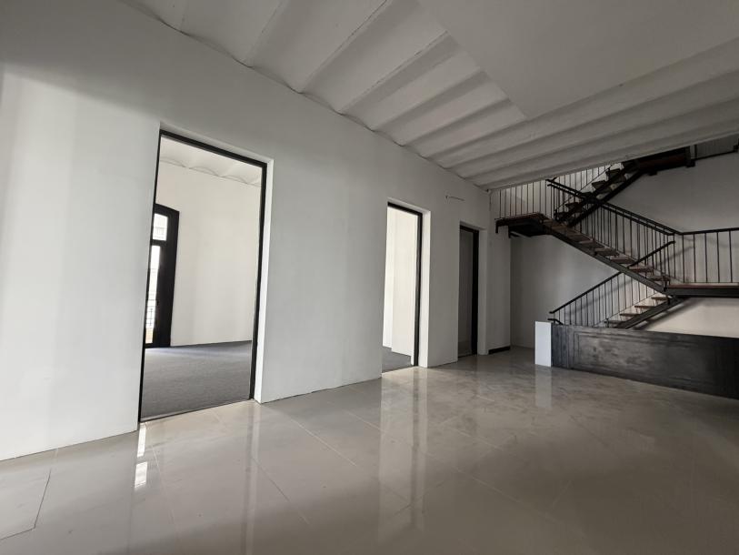 VAZQUEZ Y AV. 18 DE JULIO - 642m2 EN EMBLEMATICO EDIFICIO ESQUINERO-14