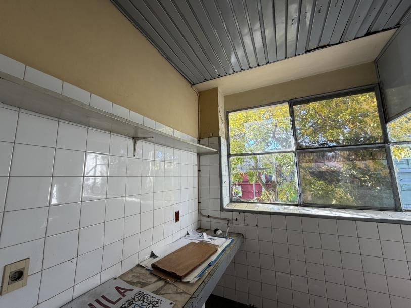 OFICINAS CON DEPOSITO ESQ REYLES Y GRAL FLORES-13