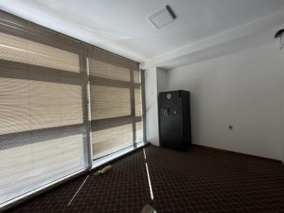 RIO BRANCO Y COLONIA - MUY BUEN LOCAL ESQUINA 300m2 EN 3 PLANTAS