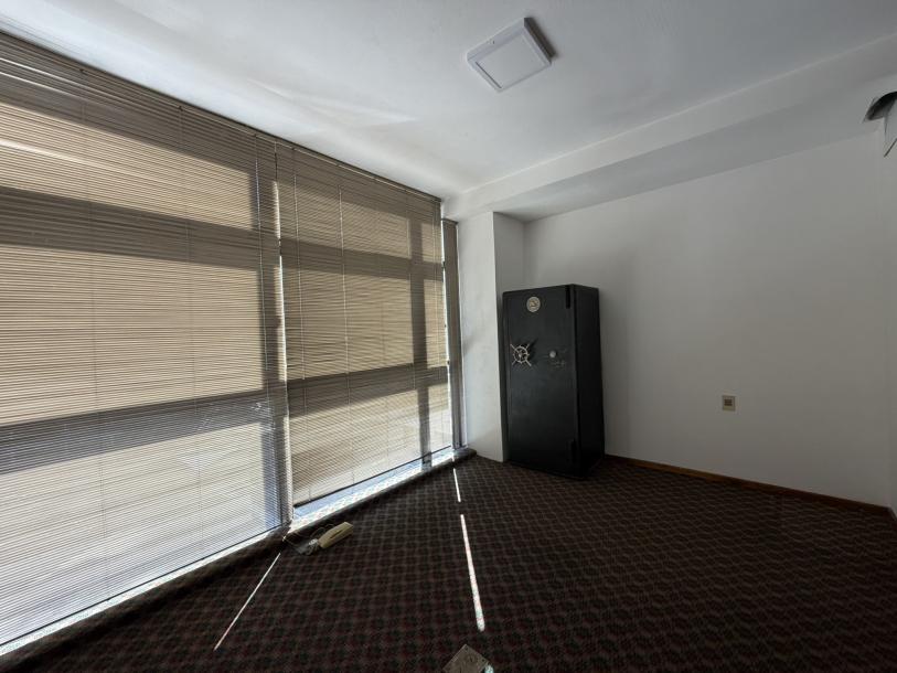 RIO BRANCO Y COLONIA - MUY BUEN LOCAL ESQUINA 300m2 EN 3 PLANTAS-15