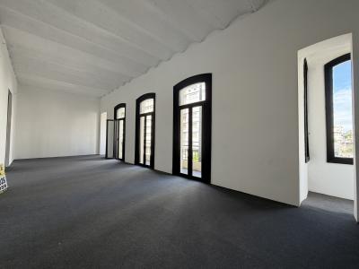 VAZQUEZ Y AV. 18 DE JULIO - 642m2 EN EMBLEMATICO EDIFICIO ESQUINERO