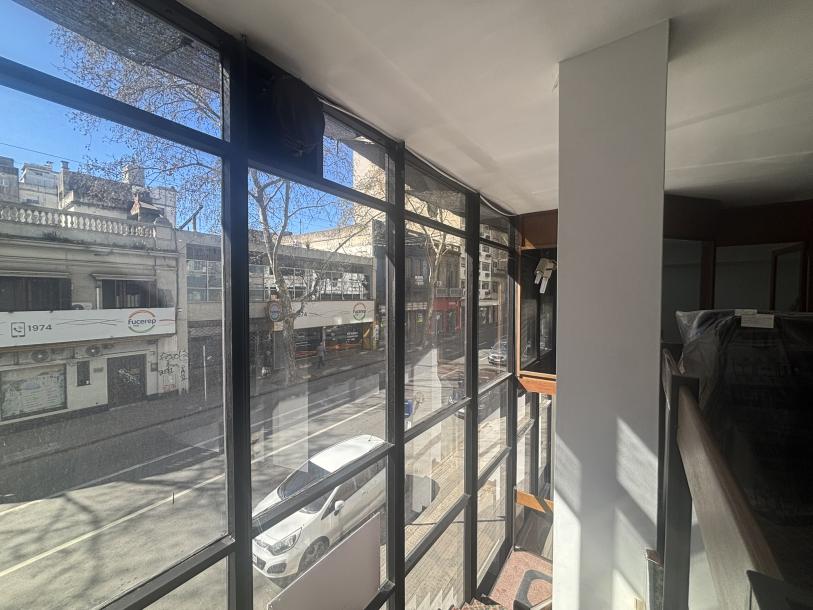 RIO BRANCO Y COLONIA - MUY BUEN LOCAL ESQUINA 300m2 EN 3 PLANTAS-16