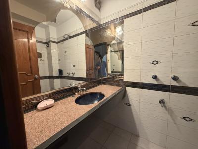 RIO BRANCO Y COLONIA - MUY BUEN LOCAL ESQUINA 300m2 EN 3 PLANTAS