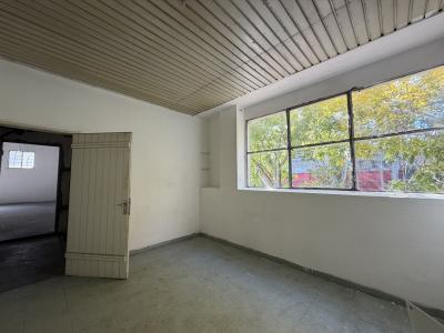 OFICINAS CON DEPOSITO ESQ REYLES Y GRAL FLORES