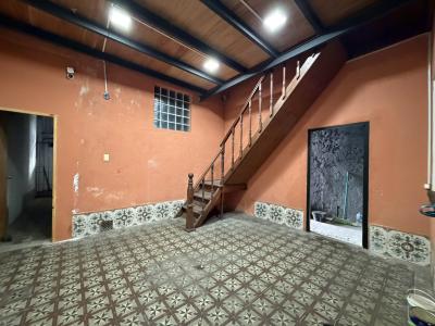 SAN MARTIN Y C. REYLES - 600M2 CONSTRUIDOS - ENTRADA CAMIONES