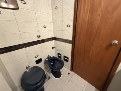 RIO BRANCO Y COLONIA - MUY BUEN LOCAL ESQUINA 300m2 EN 3 PLANTAS