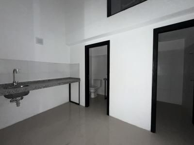 VAZQUEZ Y AV. 18 DE JULIO - 642m2 EN EMBLEMATICO EDIFICIO ESQUINERO