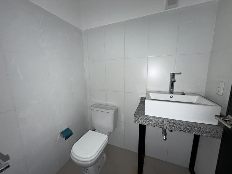 VAZQUEZ Y AV. 18 DE JULIO - 642m2 EN EMBLEMATICO EDIFICIO ESQUINERO-18