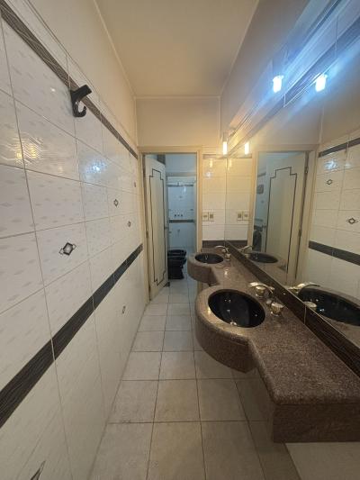 RIO BRANCO Y COLONIA - MUY BUEN LOCAL ESQUINA 300m2 EN 3 PLANTAS