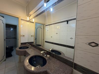 RIO BRANCO Y COLONIA - MUY BUEN LOCAL ESQUINA 300m2 EN 3 PLANTAS